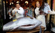 Kiyoshi Kimura, left, cuts the bluefin tuna outside his Sushi Zanmai restaurant in Tokyo